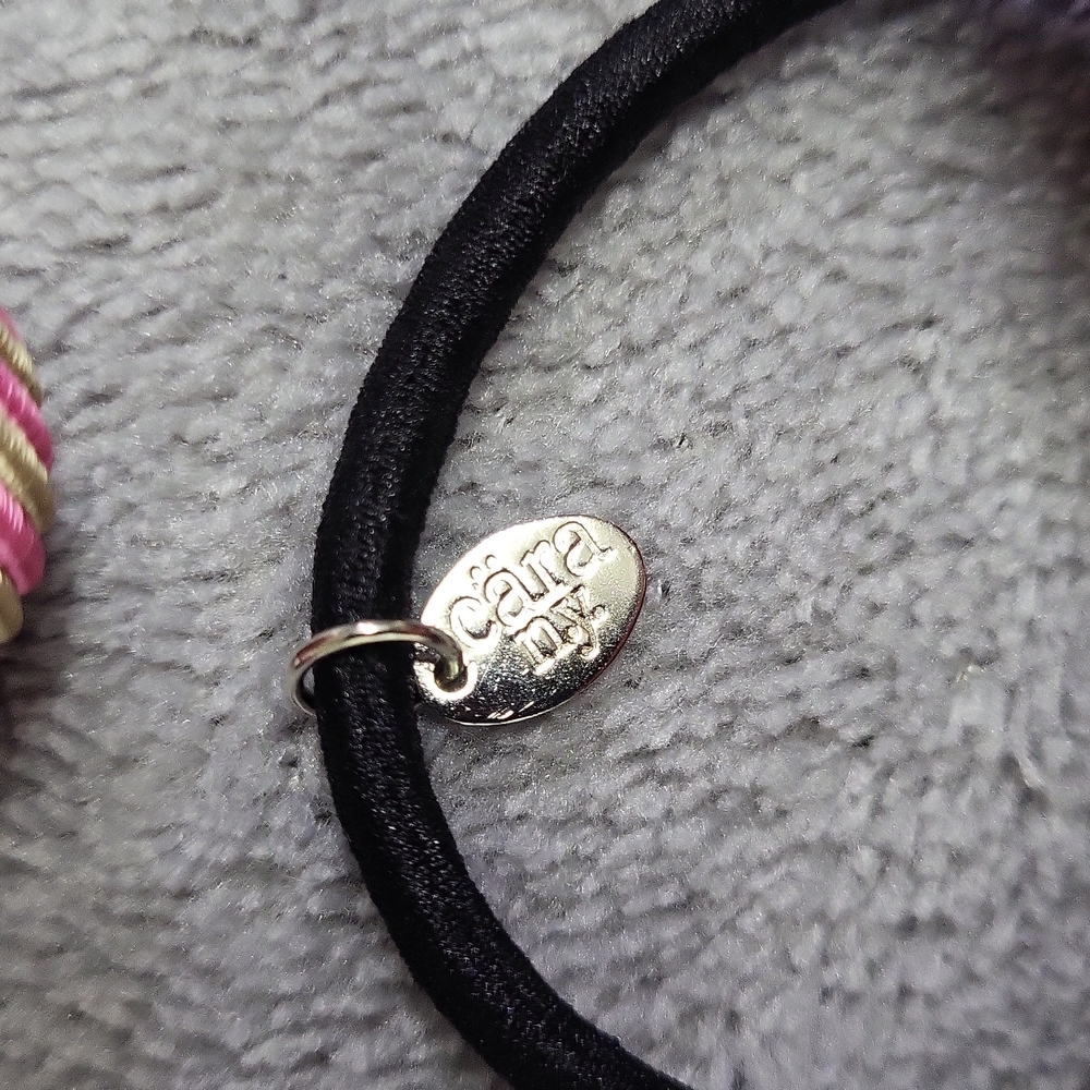 NWOT Two Hair Ties 💖 - Picture 3 of 7